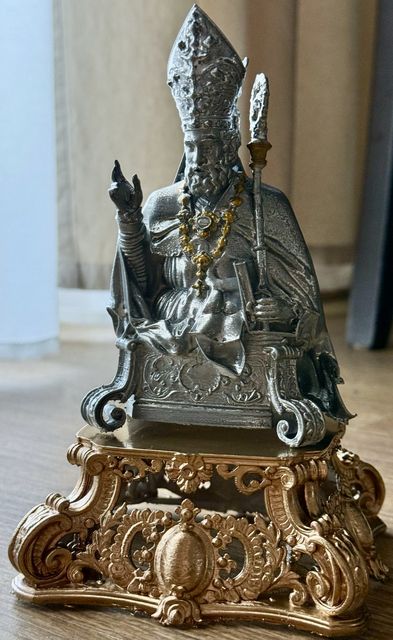 San Gerardo, vescovo e patrono di Potenza, benedicente in trono, argento su base barocca dorata